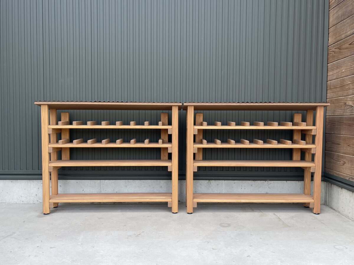 砂場のおもちゃ棚