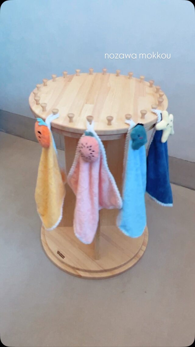 ︎□ NOZAWA MOKKOU®︎
＊くるくる回るタオル掛け＊

#タオル掛け #保育家具 #こども用特注家具 
#家具 #特注家具 #木製家具 #オーダーメイド家具 #木工
#NOZAWAMOKKOU #野沢木工所 #特注家具専門店