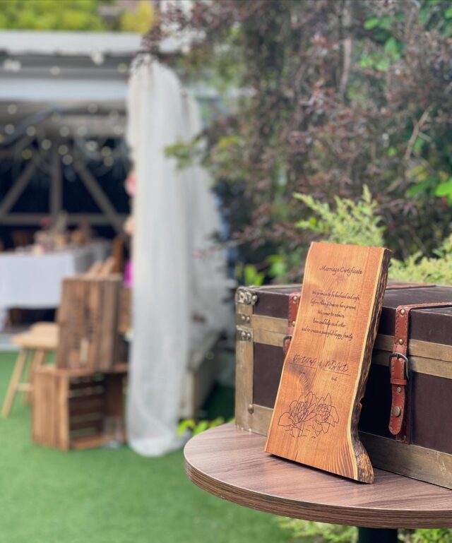 ︎□ NOZAWA MOKKOU®︎ 
＊一枚板の結婚証明書＊

#結婚証明書 #一枚板 #槐 #槐の木 #槐一枚板 
#一枚板の結婚証明書 #ウェディングアイテム #ウェディング
#レーザー彫刻 #レーザー刻印 #レーザー加工
#家具 #特注家具 #木製家具 #木 #木材 #木の温もり
#オーダー家具 #手作りオーダー #家具屋 #木工職人 #家具職人
#NOZAWAMOKKOU #野沢木工所 #木工

新郎新婦に思い入れのある「ふきのとう」を入れました😊