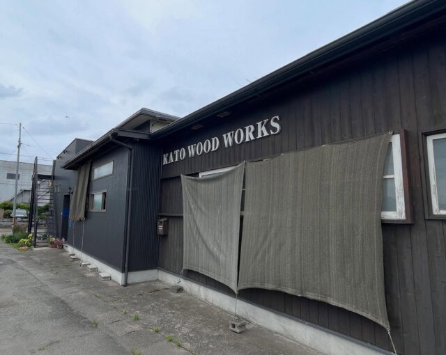 ︎□ NOZAWA MOKKOU®︎ 
茨城県城里町の加藤木工さんの工場を見学させて頂きました😊
素敵な事務所と広くて綺麗な工場、社内の連携、品質管理など全てが勉強になりました🙇‍♂️
お忙しい中貴重なお時間を頂き、また親切に案内をして頂きありがとうございました✨

@katowoodworks

#木工 #木工所 #家具屋 #建具屋 #工場見学