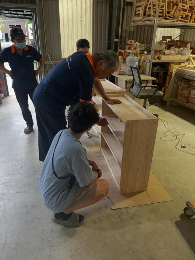 ︎□ NOZAWA MOKKOU®︎ 
お付き合いのある株式会社ASAIさんのベトナム工場に見学に行ってきました。ホーチミンから車で2時間程度かかるタイニン省というところに工場があり、70×32mの工場が4棟もありました。
日本とは違う発想が多く、とても勉強になりました🙇‍♂️
空港までお出迎えから食事までVIP待遇して頂きました🙇‍♂️🙇‍♂️
3日間ありがとうございました✨

#木工 #木工所 #家具工場 #家具屋 #建具屋 #工場見学
#ベトナム #ベトナム工場 #ホーチミン #タイニン省