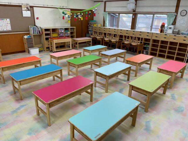 ︎□ NOZAWA MOKKOU®︎ 
＊カラーテーブル＊
20台全て色違いのメラミン化粧板のテーブルを納品させて頂きました。
栃木県足利市の足利本城保育園様に納品させて頂きました✨

〜野沢木工特許工法〜
木口部分に同材貼付けやモール貼りが不要な上、木材で綺麗なR処理がされたテーブルです。

#テーブル #机 #メラミン化粧板 #カラーテーブル #特許
#家具 #特注家具 #木製家具 #木 #木材 #木の温もり #教育
#幼稚園 #保育園 #こども園 #こども用特注家具 #保育家具
#オーダーメイド家具 #家具屋 #木工職人 #家具職人
#NOZAWAMOKKOU #野沢木工所 #木工