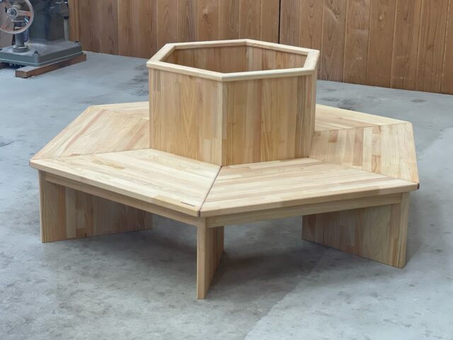 ︎□ NOZAWA MOKKOU®︎ 
＊サークルベンチ＊
ヒノキのサークルベンチを製作させて頂きました。
サークルの中に植栽を入れるそうです。
埼玉県狭山市いるまこども園様ありがとうございました✨

#サークルベンチ #ベンチ #イス #植栽 #木を囲むベンチ
#保育 #保育園 #幼稚園 #こども園 #保育家具
#こども用家具 #こども用オーダー家具 #こども用特注家具
#家具 #特注家具 #木製家具 #オーダー家具 #木工
#NOZAWAMOKKOU #野沢木工所 #特注家具専門店
#家具屋の造る空間 #家具屋 #建具屋