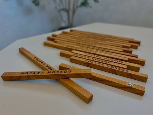 ︎□ NOZAWA MOKKOU®︎ 
欅でマグネットバーを作りました😁

#マグネットバー #マグネット #欅 #ケヤキ #けやき
#magnet #magnetbar
#NOZAWAMOKKOU #野沢木工所 #木工 #家具屋 #建具屋